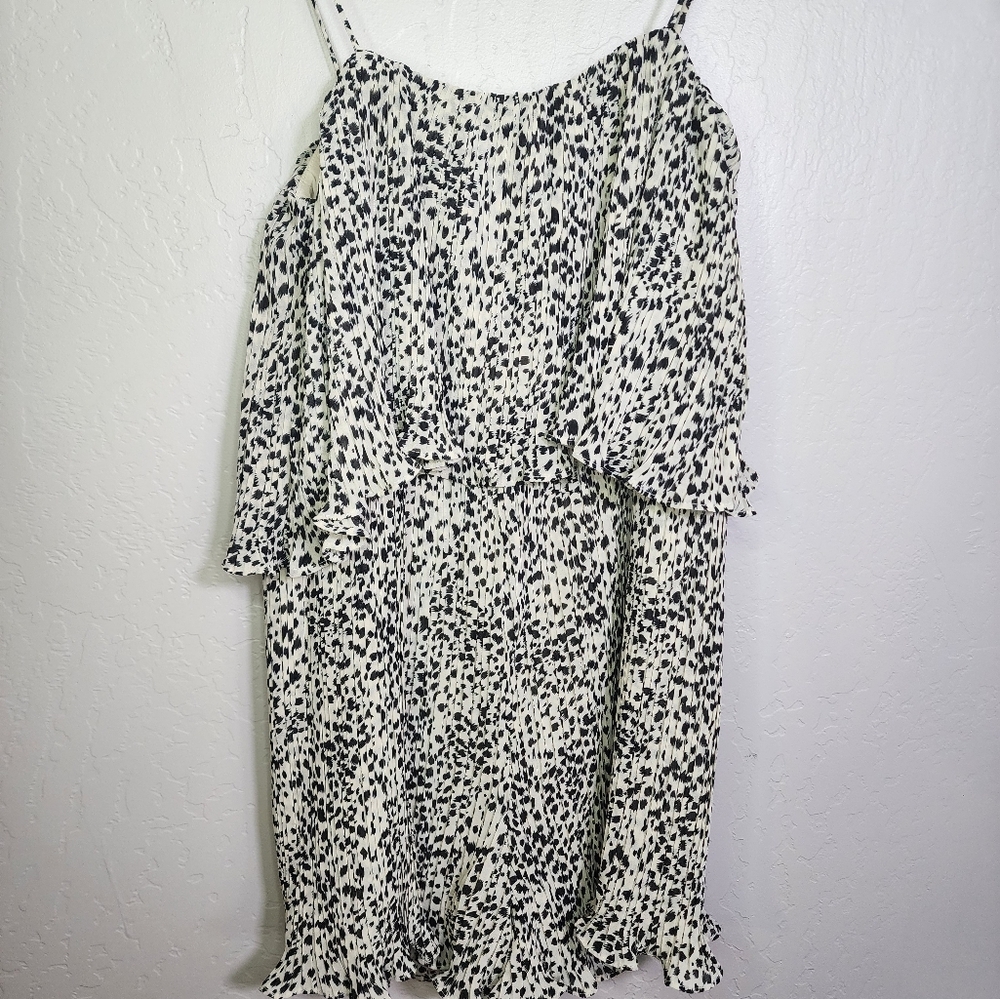 Lulu's Turning It Up Leopard Cream And Black Pleated Romper Size Medium - Picture 8 of 9